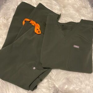 Figs Technical Collection in Olive